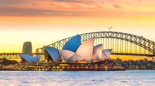 オーストラリアの象徴を巡る！シドニーハーバークルーズ